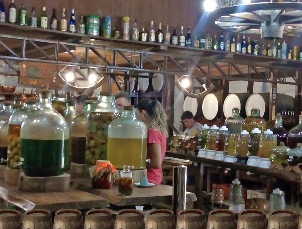 A Bodega - loja de produtos regionais, bebidas, conservas, doces, artefatos de cozinha, ambiente rústico